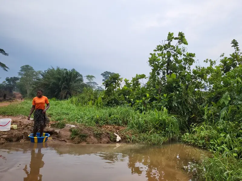 Photo illustrant l'absence d'eau potable au village de Bongboka-Monéné en république démocratique du Congo (RDC) et l'intérêt du projet EAU POTABLE