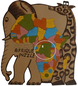 Catre d'afrique sous forme de puzzle dans un dessin d'éléphant avec une mise en avant du village de Bongboka-monéné en République Démocratique de Congo (RDC)