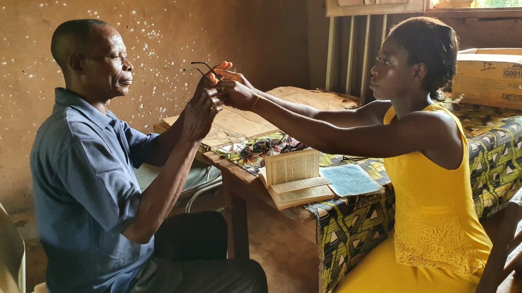 Portrait de Méje, infirmière dont la formation a été financée par l'association SOLASO77 dans le cadre du projet Méje, infirmière