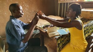 Portrait de Méje, infirmière dont la formation a été financée par l'association SOLASO77 dans le cadre du projet Méje, infirmière