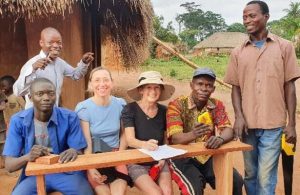 Photo illustrant le projet "Ecoles" soutenu par l'association SOLASO77 à Bongboka-Monéné en république démocratique du Congo RDC afin de lutter contre l'illettrisme.