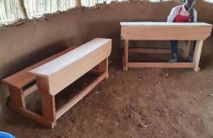 Photo illustrant le projet "Ecoles" soutenu par l'association SOLASO77 à Bongboka-Monéné en république démocratique du Congo RDC afin de lutter contre l'illettrisme.